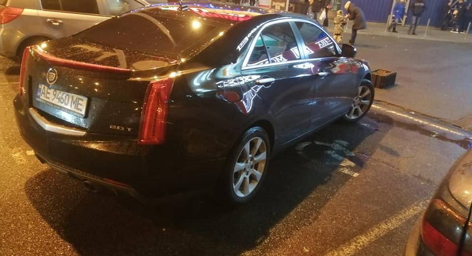 В Днепре герой парковки занял сразу два места для инвалидов (ФОТО)