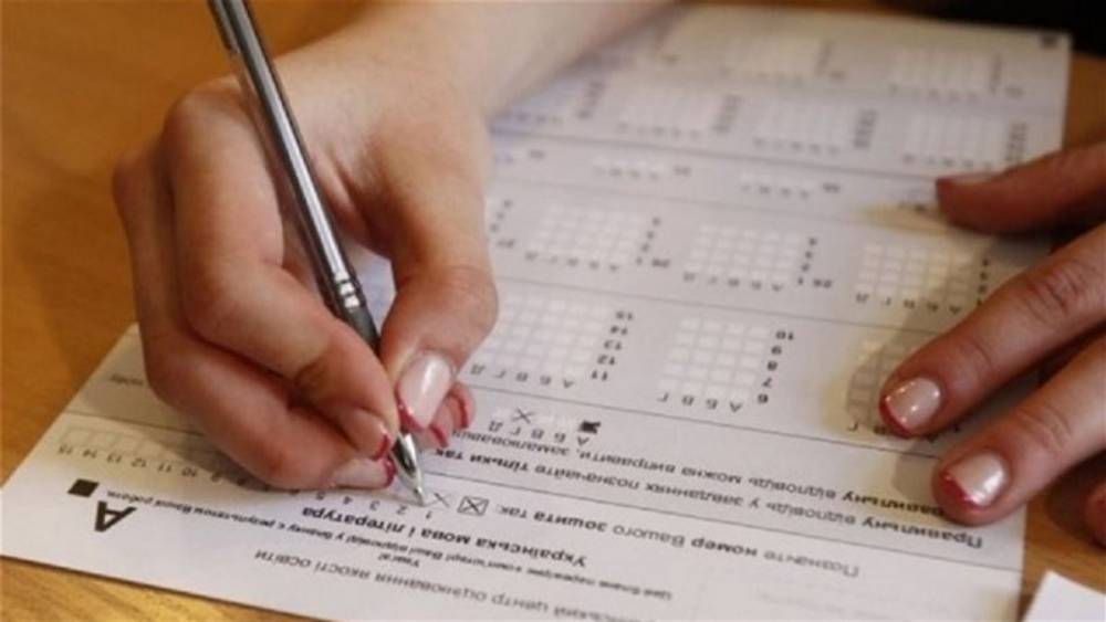 Дніпропетровщина увійшла до трійки лідерів країни за кількістю випускників-відмінників