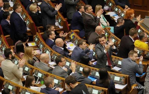 Новая Рада приняла в “турборежиме” меньше законов, чем предыдущая за полгода
