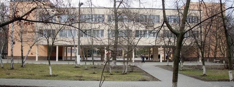 Будьте осторожны! Возле школ Днепра опасная пара охотится на детей