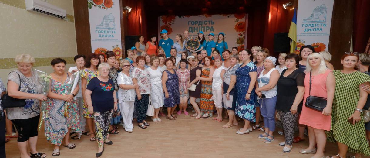 В городе организовали бесплатный лагерь отдыха для учителей, медиков и других работников муниципальной системы здравоохранения: фото