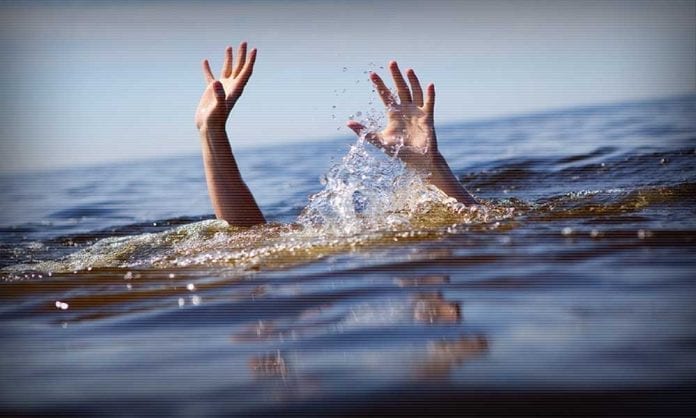 Тело мужчины обнаружили в 14 метрах от берега: в Днепре из воды достали человека
