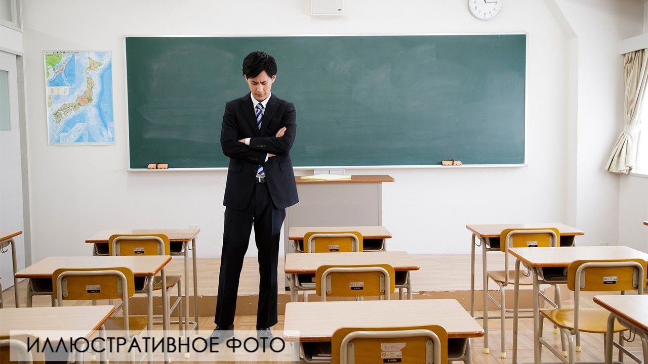 Хвалився фалоімітаторами перед старшокласницями. У Мелітополі дітей вчитиме психічно нездоровий чоловік