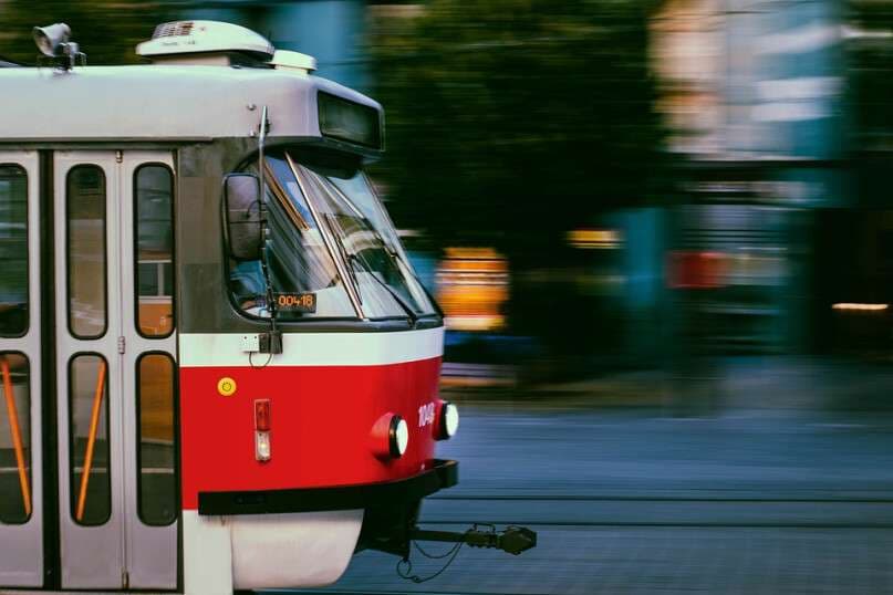 У Кам’янському та Кривому Розі відновлюють рух електротранспорту