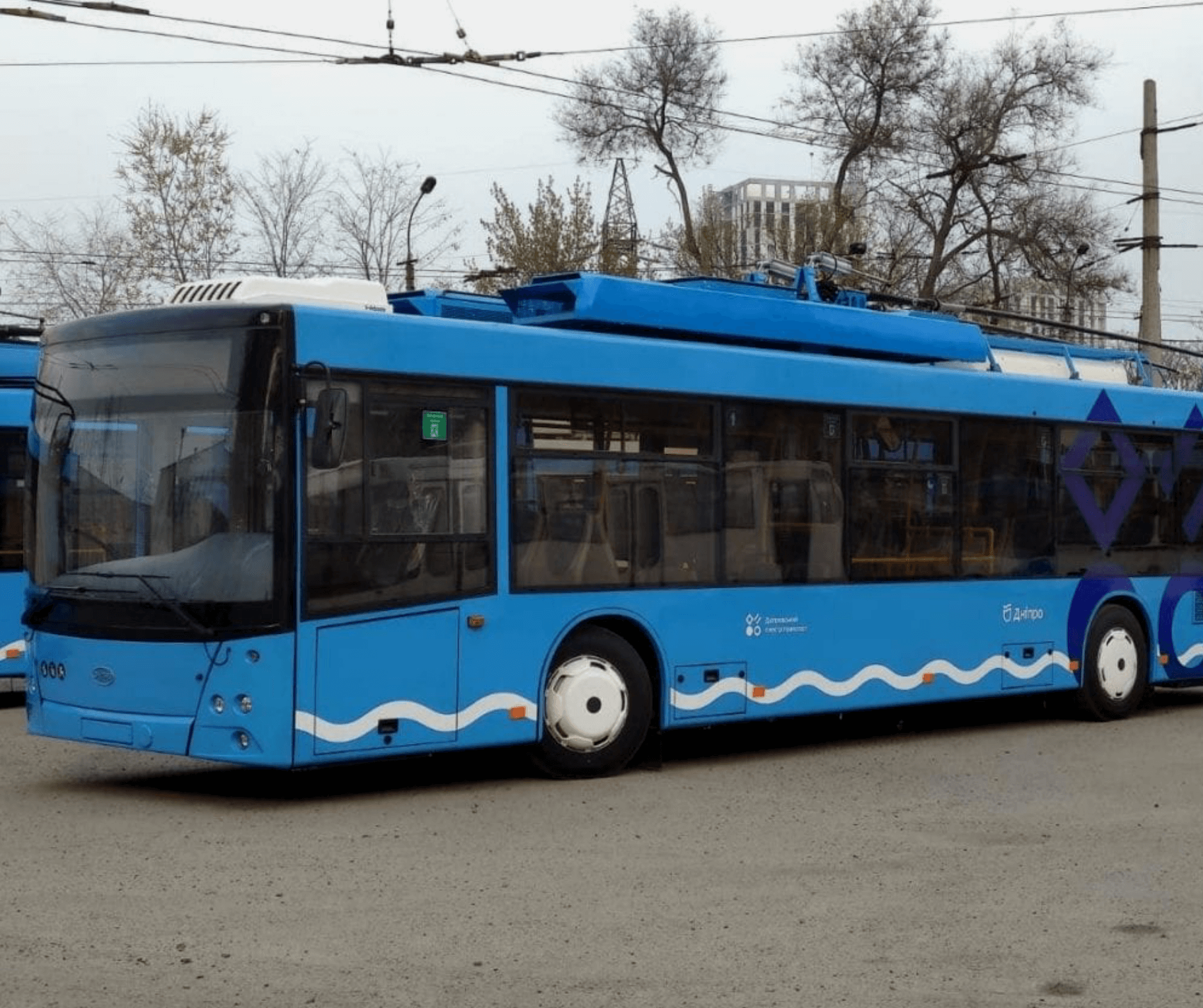 Поспать перед работой: в троллейбусах Днепра можно купить “лежачее” место
