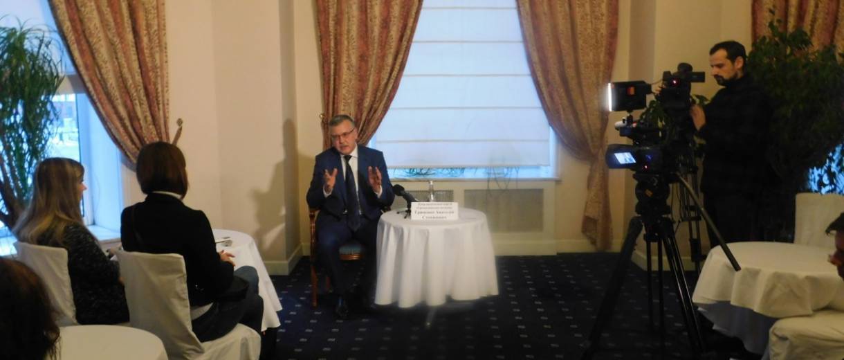 Гриценко у Дніпрі запросив журналіста «на своє місце»
