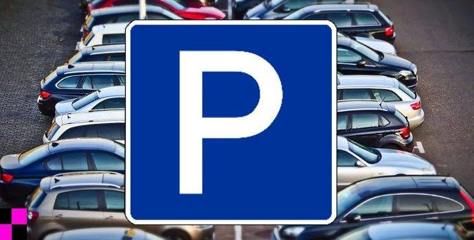 У Дніпрі авто паркуються прямо на молоді дерева (ФОТО)