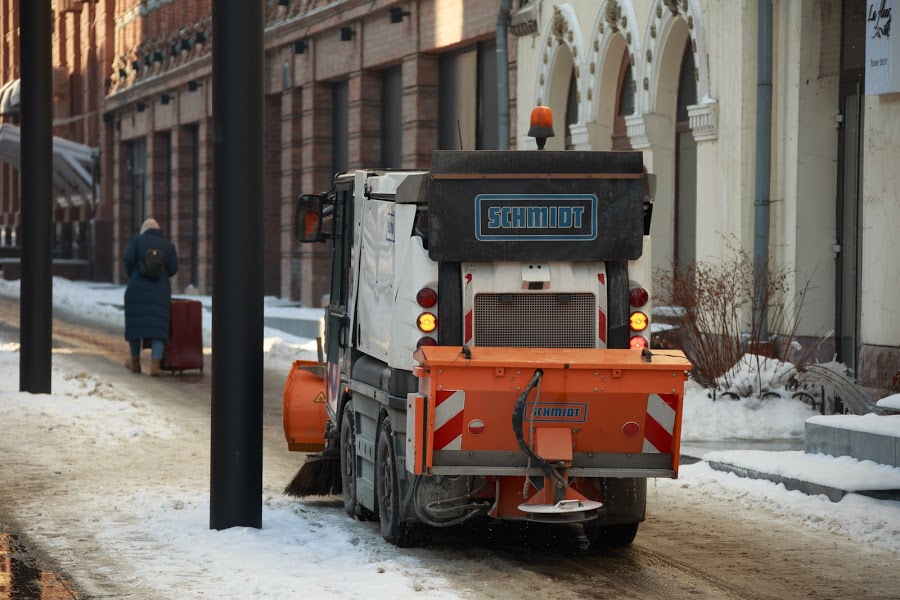 Работали всю ночь: в Днепре ликвидировали последствия циклона