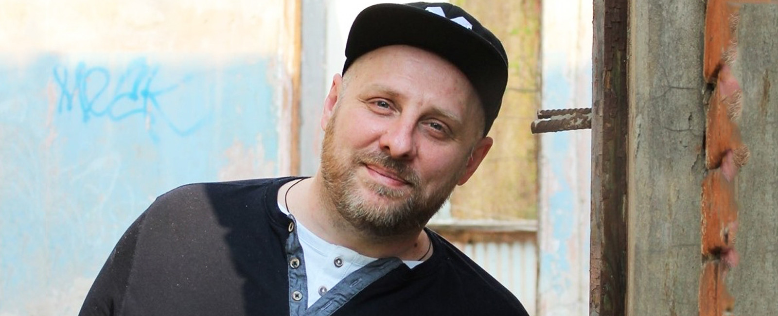 Відомий художник створив незвичний символ Дніпра