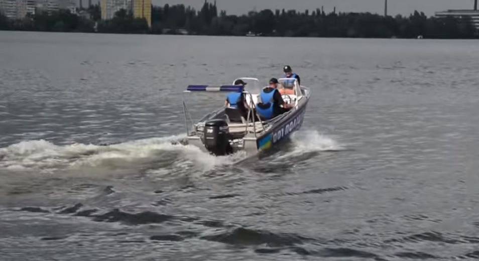Дніпровські водні патрульні врятували птаха (ВІДЕО)