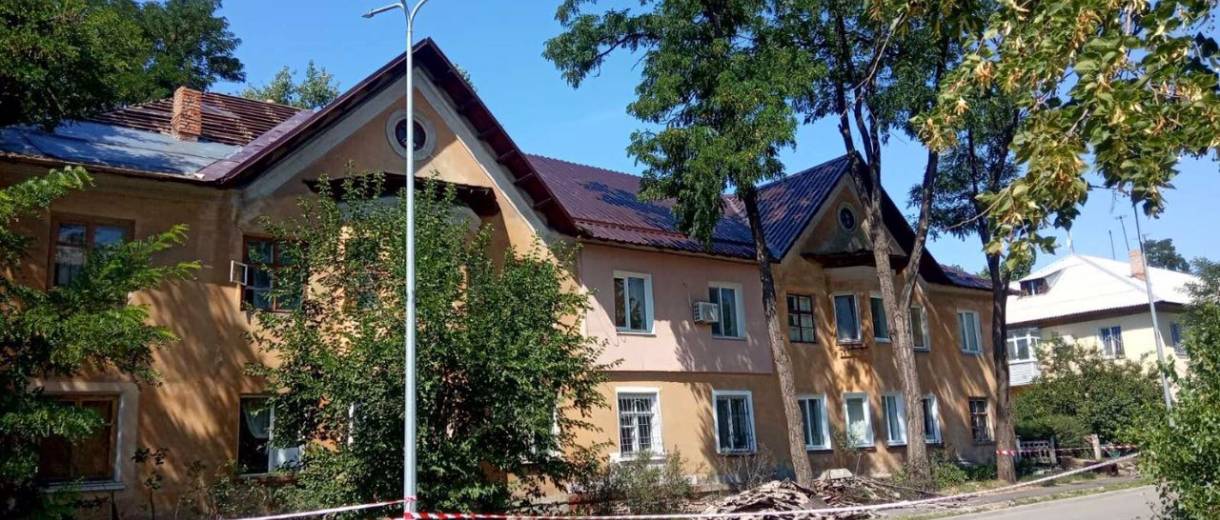 В жилых домах Днепра меняют кровлю (ВИДЕО)