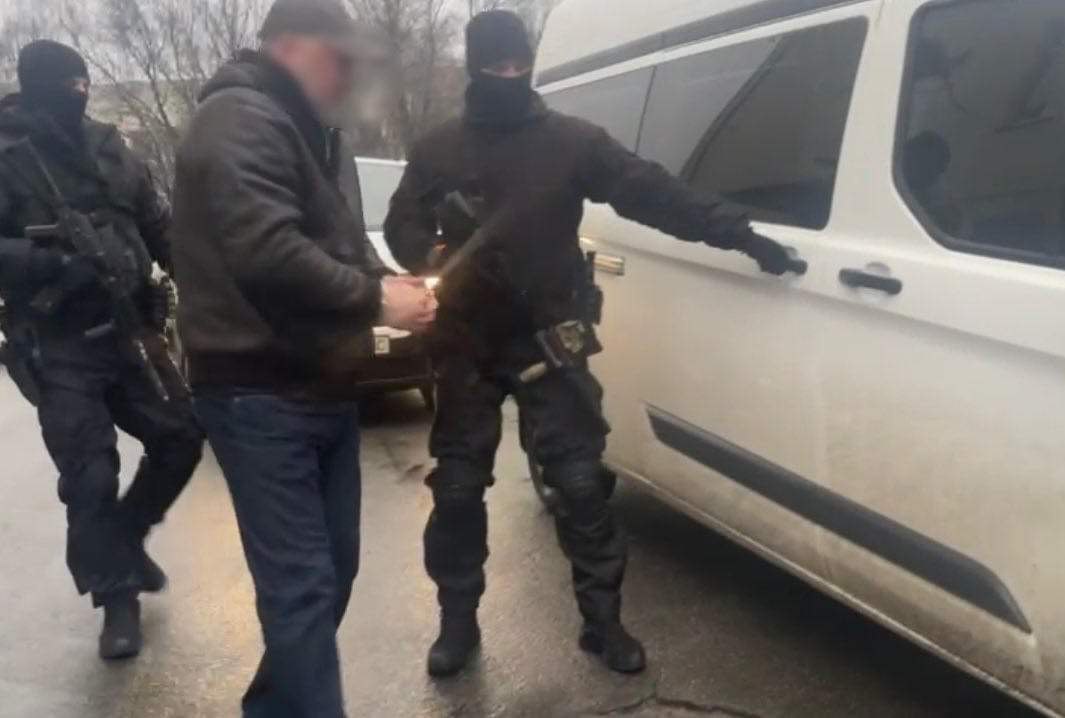 Збирали “сходки”. Нацполіція підтвердила затримання “злодіів в законі”, яких пов’язують з дніпровським кримінальним авторитетом Петровським-Наріком