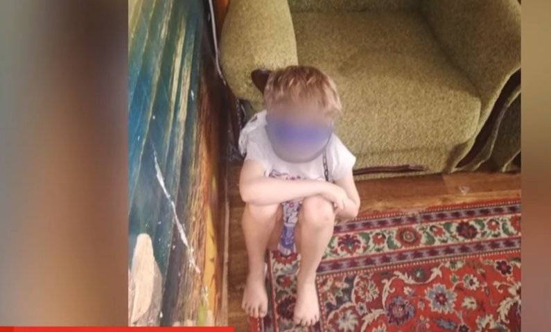 Мать-героиня, завуч школы из Днепра держала приемного ребенка на цепи (ВИДЕО)