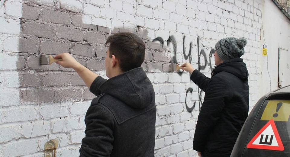 Жители Днепра призывают бороться с рекламой наркотиков