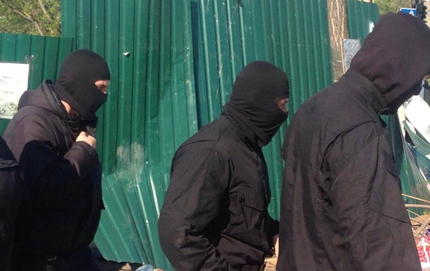 Связали и требовали деньги: трое в балаклавах напали на пенсионерку под Днепром