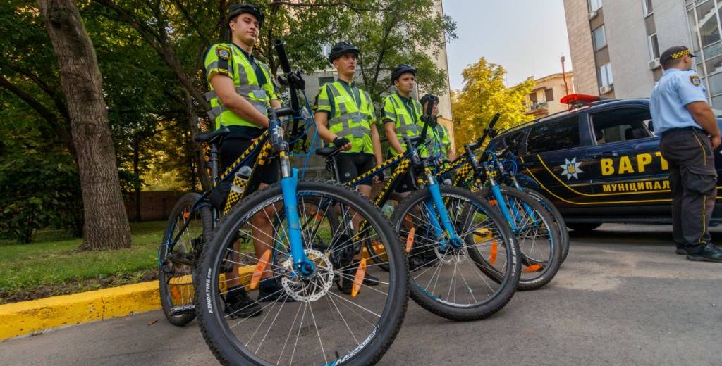 Работники «Муниципальной стражи» проводят разъяснительную работу с жителями Днепра по правонарушениям: фото