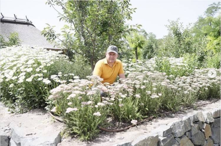 Борис Филатов показал свой “палисадник для души” (ФОТО)