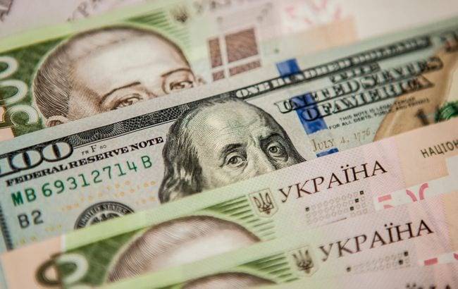 Доллар за сутки упал более, чем на 1 грн