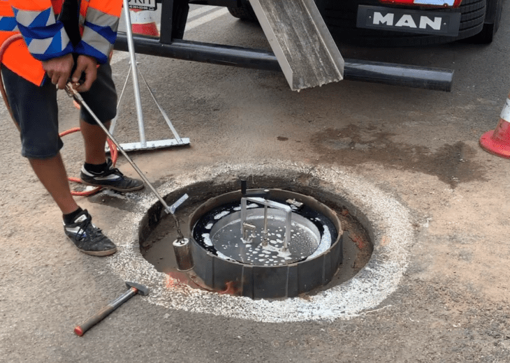 В центре Днепра установили люки европейского образца