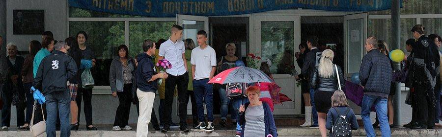 Что думают родители первоклассников о политиках на школьных мероприятиях (Видео)