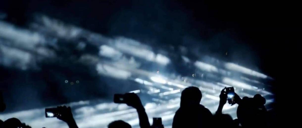 На День міста в Дніпрі вперше показали масштабну світло-лазерну артінсталяцію Dnipro Light Flowers