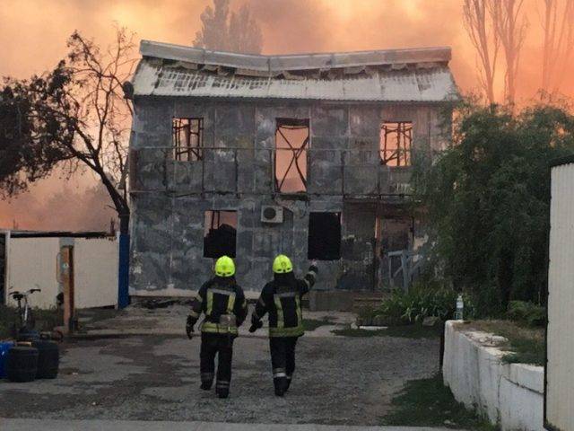 Еще один пожар в Днепре пришлось тушить авиацией (Фото)