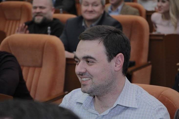 Екс-чиновника Мішалова «спалили» на «зачистці» коментарів із запитаннями про корупційні тендери його батька
