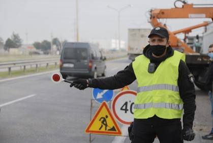 В Днепре правоохранителям и медикам, которые защищают днепрян от пандемии, вручили вкусные пасхальные наборы от мэра Бориса Филатова