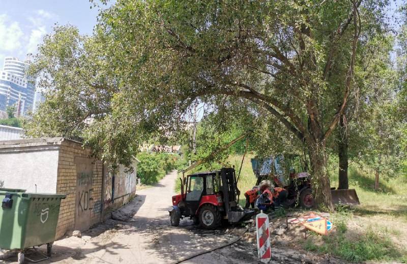 В Днепре проводят полную чистку ливневок (ФОТО)