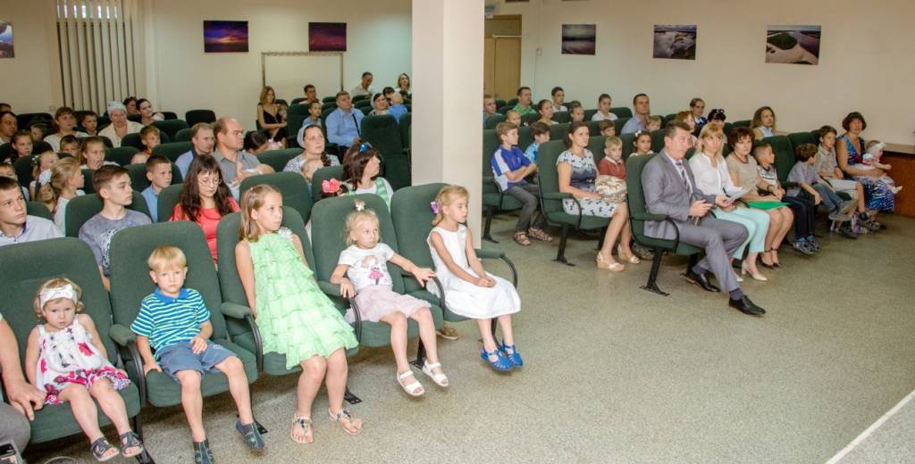 По случаю Дня Независимости Украины многодетные семьи Днепра получили подарки от мэра Бориса Филатова