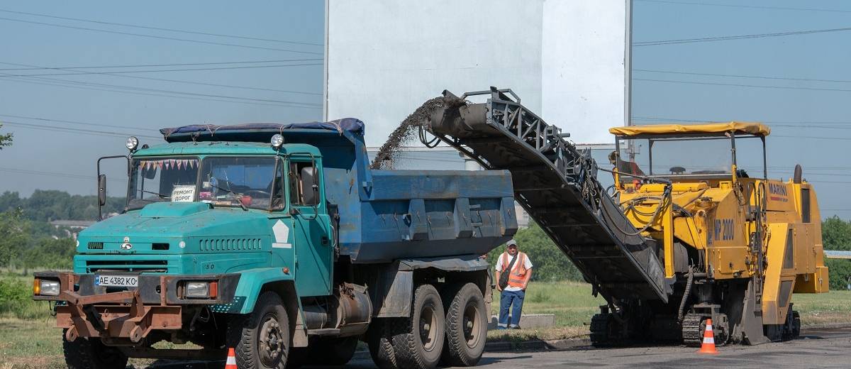 В Каменском продолжают ремонтировать дороги