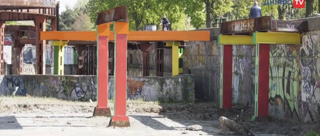 У Дніпрі активісти перетворили місце зустрічі безхатьків у народний парк (ВІДЕО)