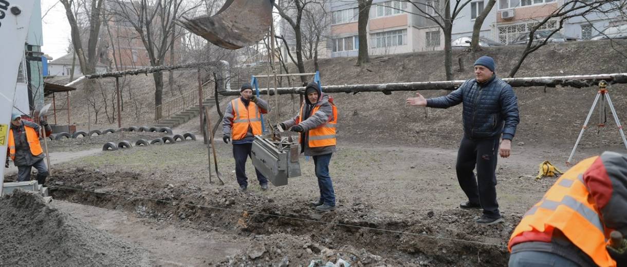 У Дніпрі ремонтують внутрішньоквартальні дороги, які не відновлювали десятиріччями