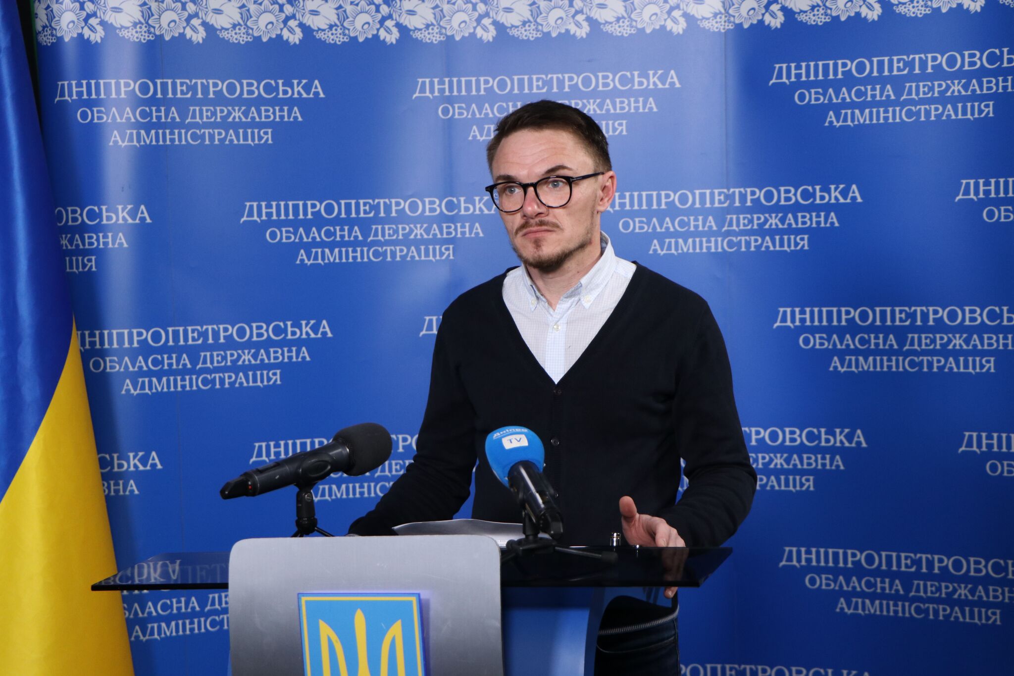 Дніпрян вкотре закликають не використовувати штучних квітів під час поминальних днів