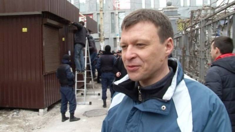 На Тополе вырос очередной ларек без документов: фото