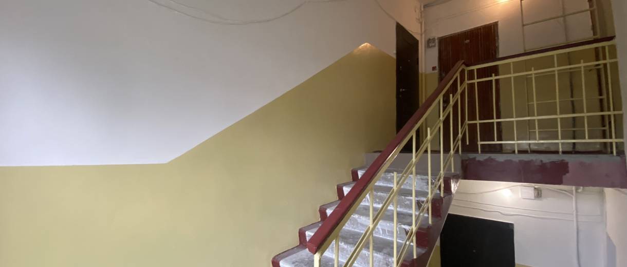 В центре Днепра отремонтировали подъезд жилого дома (ВИДЕО)