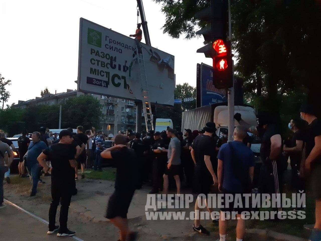 В Днепре молодчики Загида Краснова ранили сотрудника Муниципальной варты (ВИДЕО)