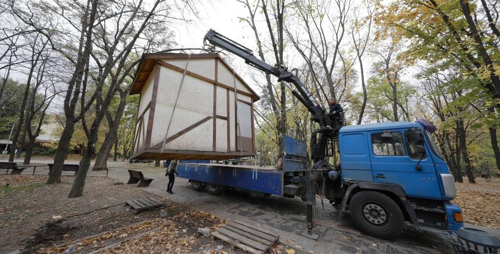 В Днепре демонтировали “бесхозные” киоски