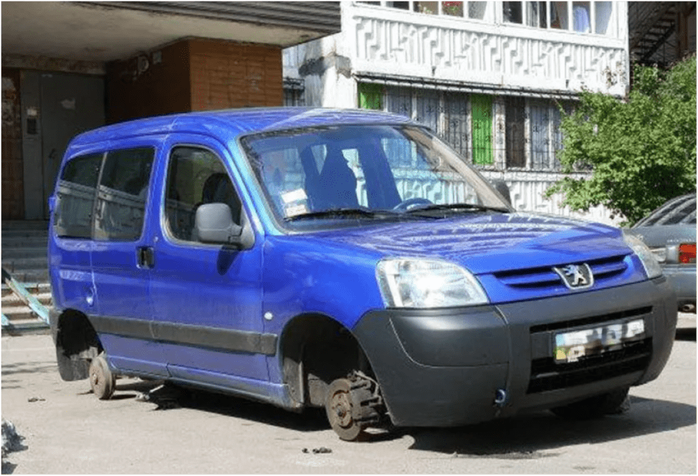 Що робити, якщо з вашого авто зняли колеса: інструкція