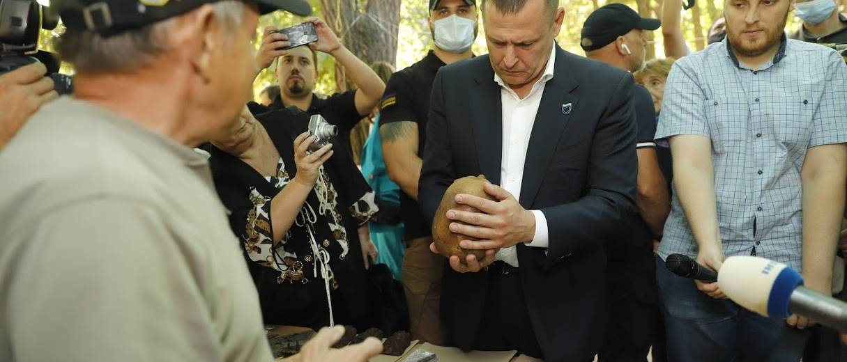 Борис Філатов: «Прах Олександра Поля найімовірніше перепоховають на тому ж місці, а у Севастопольському парку має з’явитися пантеон почесних громадян»