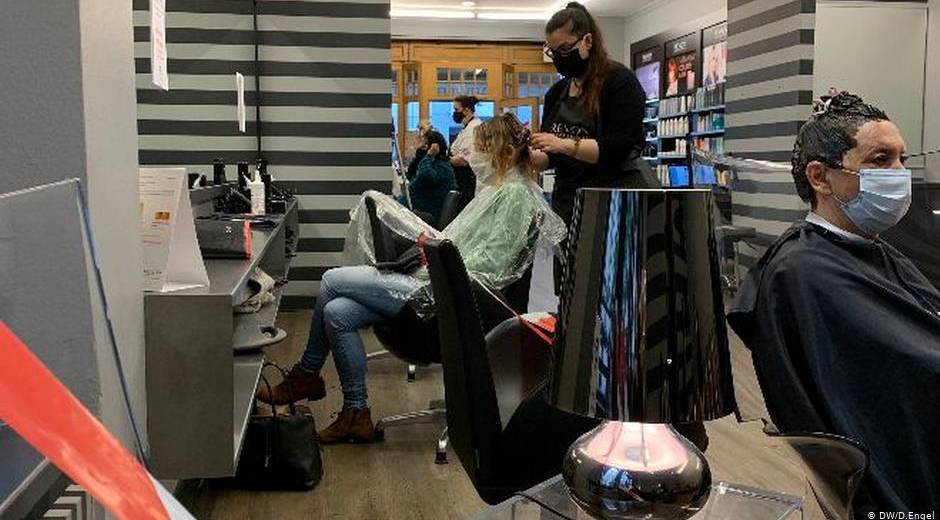 Коронавирус в Европе: дети пошли в школу, открываются отели и границы для европейцев