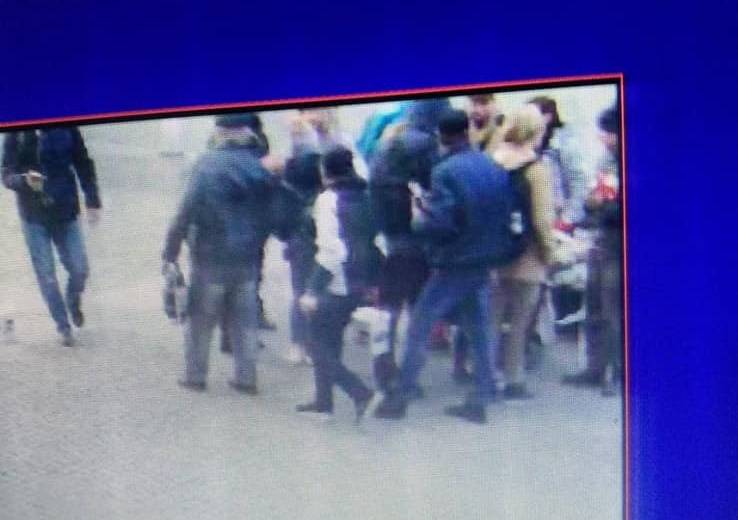 В центре Днепра двое мужчин украли коробку для сбора средств бездомным животным