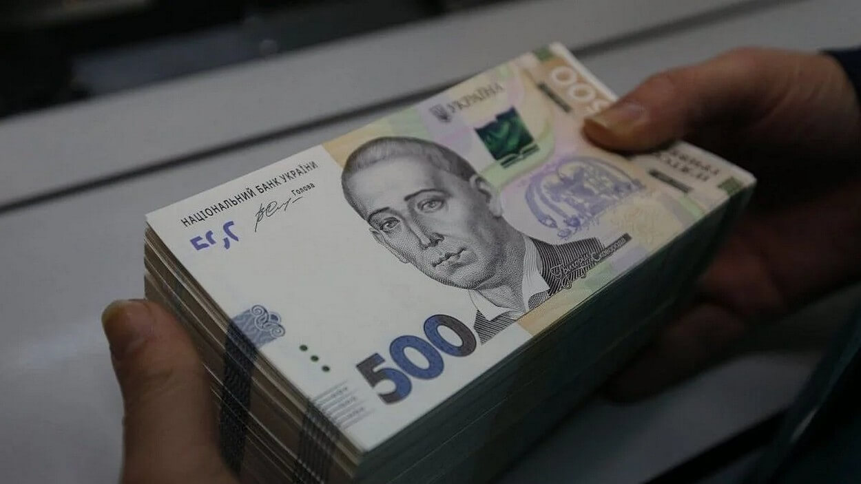 Зарплати в Україні зростають: лідери серед галузей у 2025 році