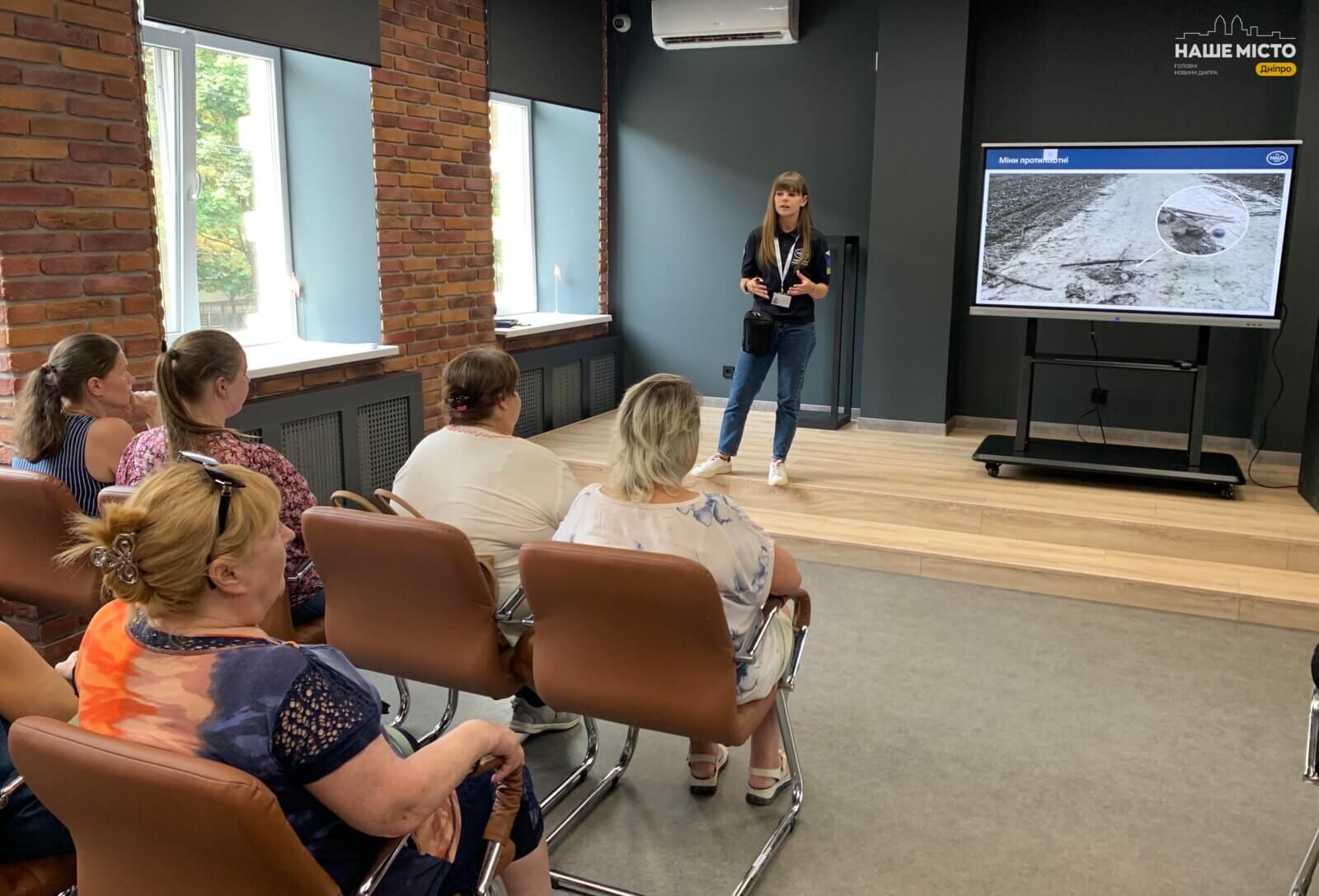 Серія тренінгів для педагогів Дніпра: управління мінною безпекою