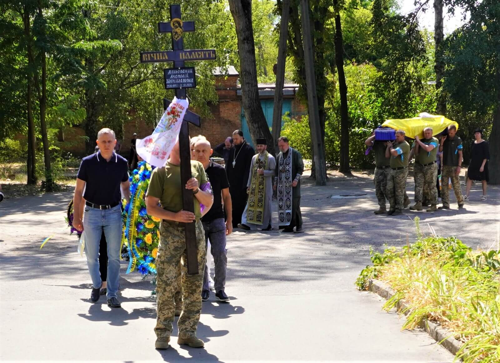 Нікополь прощався зі солдатом Анатолієм Мальованим