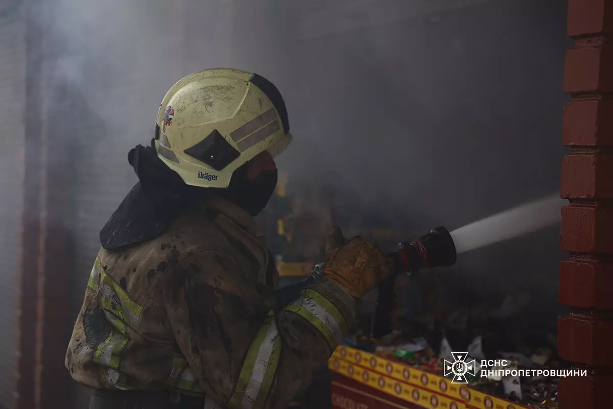 У Дніпрі горіла “Озерка”: вогонь охопив 200 кв.м