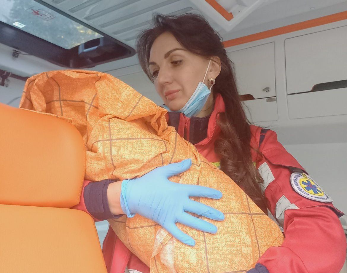 На Дніпропетровщині жінка народила дитину вдома