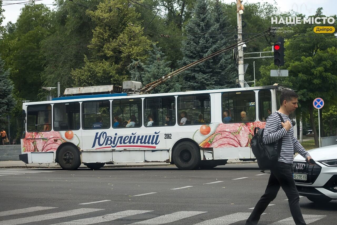 Зміни маршрутів громадського транспорту у Дніпрі 30 серпня
