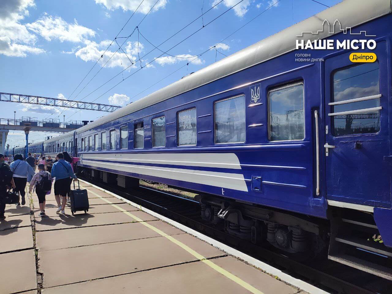 Масована атака вночі: поїзди через Дніпро затримуються на години