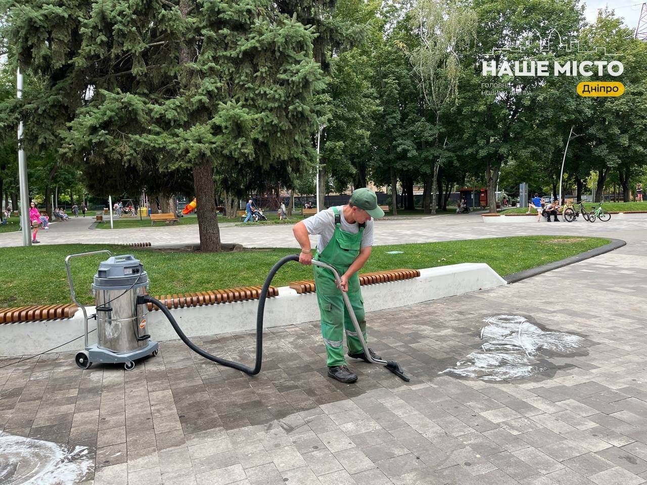 Оновлення парку Писаржевського в Дніпрі: комунальники підтримують чистоту